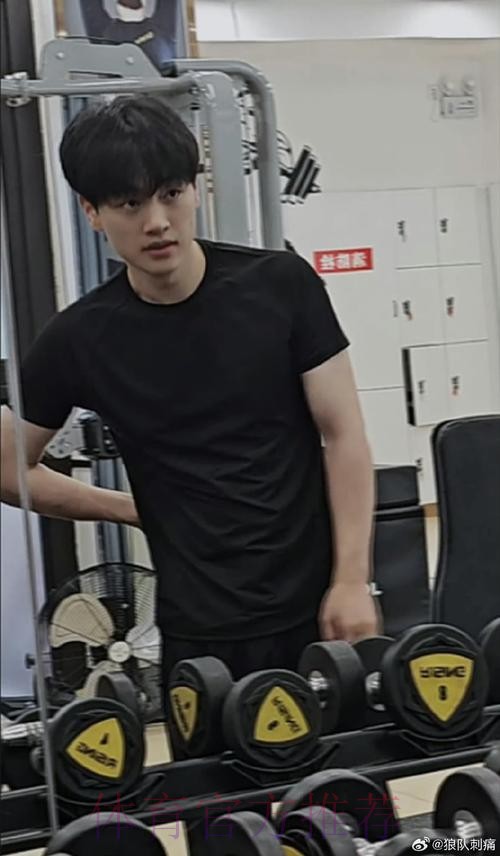 【直播】Fly:等我退役以后要比刺痛更帅,天天给大家唱跳 【直播】Fly:等我退役以后要比刺痛更帅,天天给大家唱跳